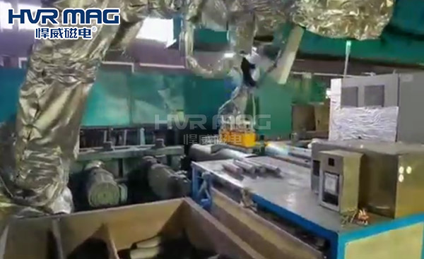 600℃高溫下，悍威電永磁鐵配合智能機器人搬運圓棒